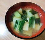 豆腐とチンゲン菜とわかめの味噌汁